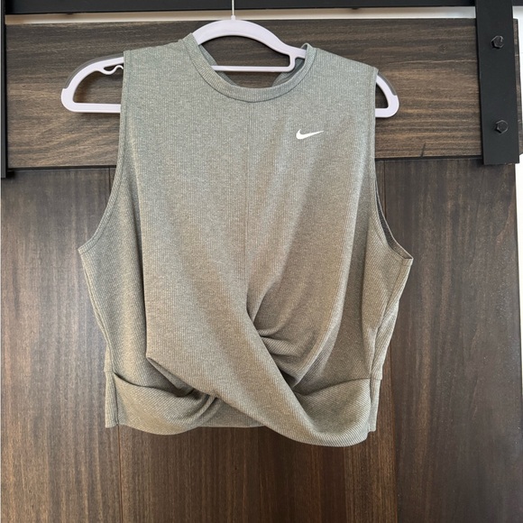 Nike Tops - Nike Women's Cropped Muscle Tee
